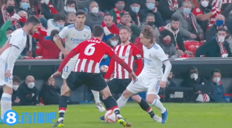 合理利用身体和弹跳，二次进攻无敌