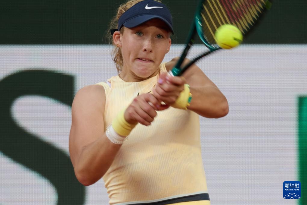 在压力下的 在压力下的