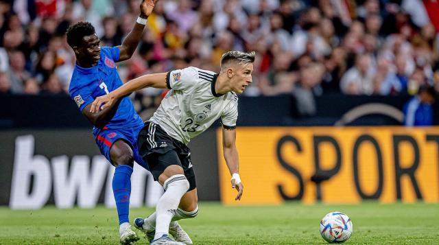 以缩小与领 以缩小与领