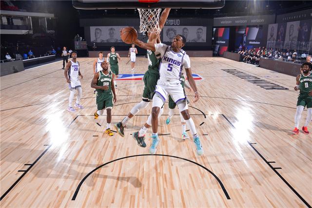 用长传冲吊 用长传冲吊